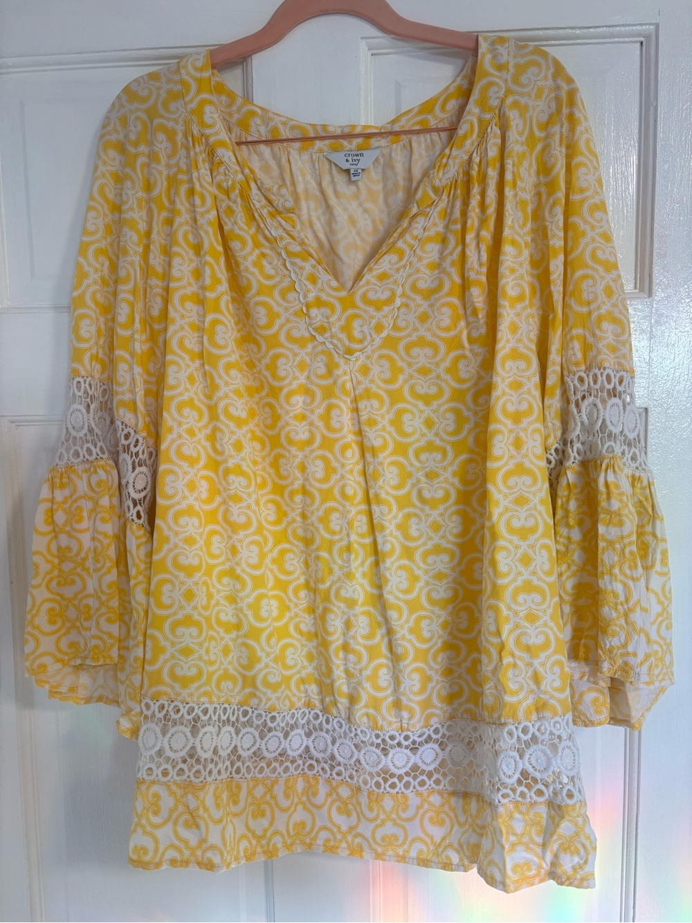 crown & ivy Yellow Patterned V-Neck Blouse with White Lace Trim Size 3X